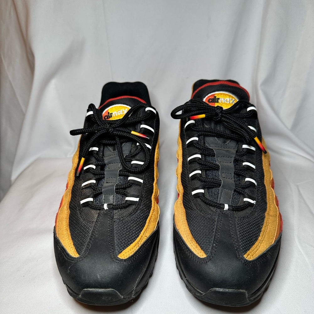 Nike Air Max 95 Raygun Size 9 DC9412-001 Black/Orange Mens Pre-owned Sneakers